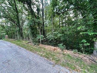 3rd image of 2 Chelmsworth Cir