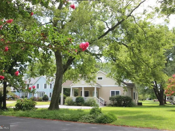 16 Oakland Ave, Ocean View, DE 19970