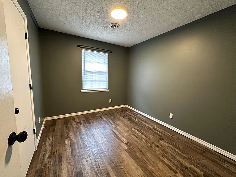 610 W 4th Pl — Photo 14