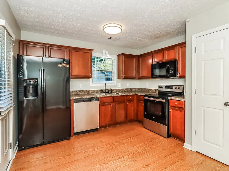 97 Summer Creek Dr — Photo 8