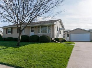 2021 26th St SW, Cedar Rapids, IA 52404