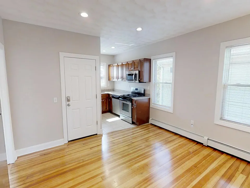 59 Pembroke Ave #3