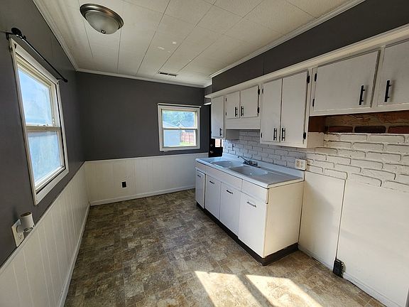 4th image of 705 W Perry St