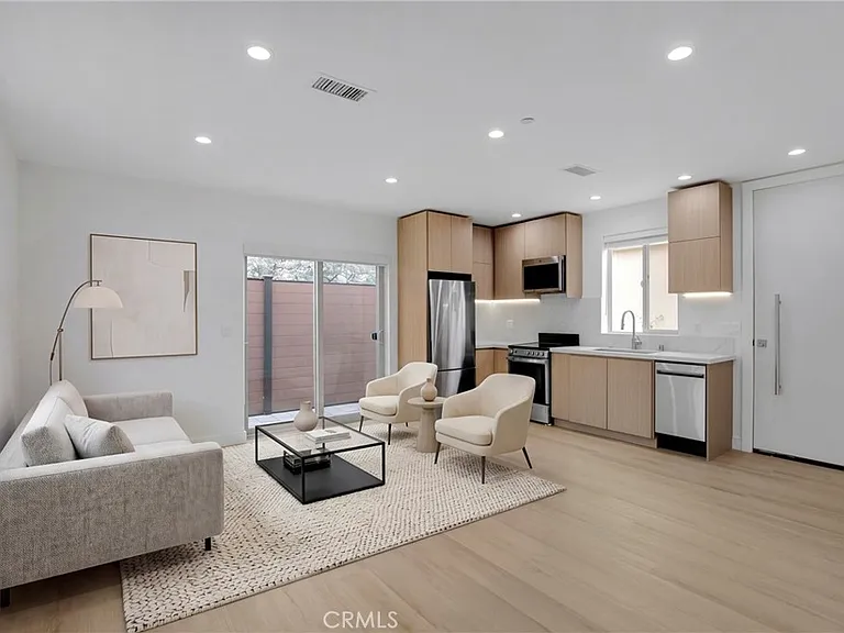 5224 1/2 Strohm Ave — Photo 1