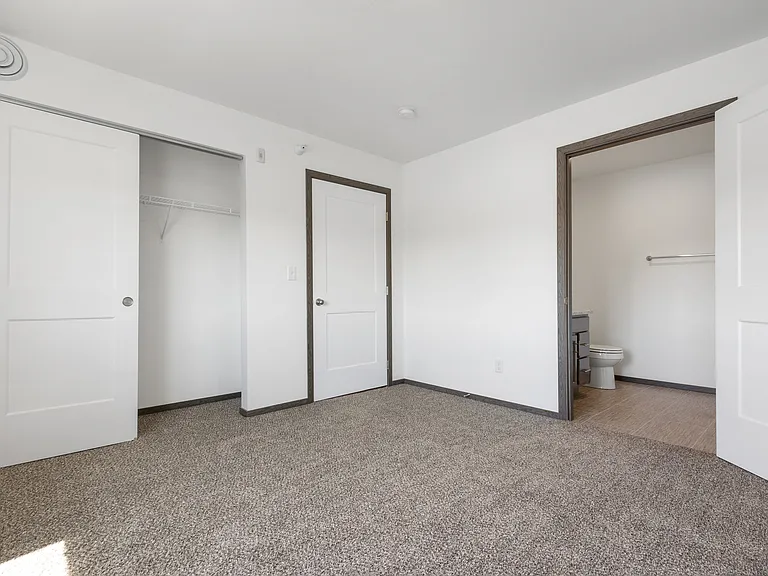 Split Rock Village Apartments & Townhomes — Photo 19