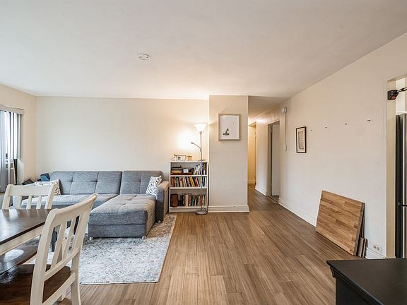 4th image of 5510 S Woodlawn Ave #402