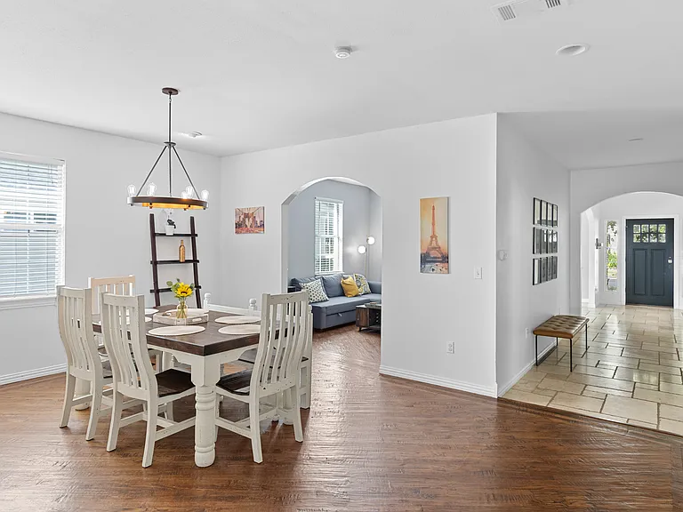 810 Turner Ave — Photo 2
