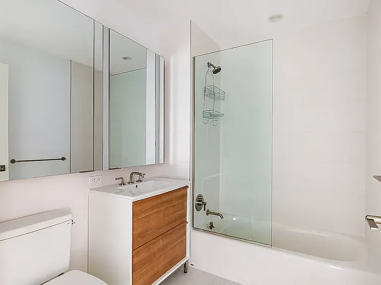 77 Commercial St #3403SN — Photo 4