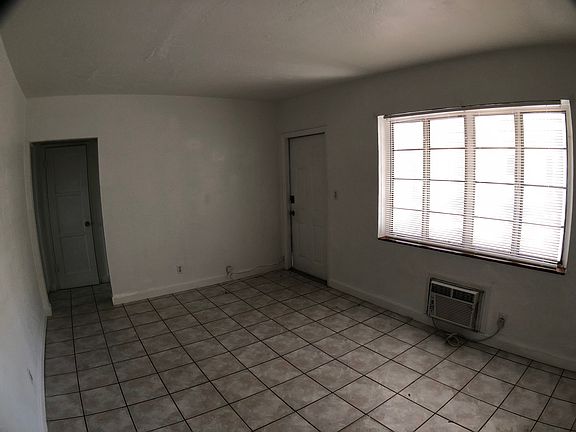 2nd image of 407 SE 14th Ct APT 2