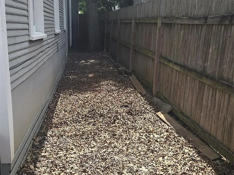 2118 Carter St — Photo 9