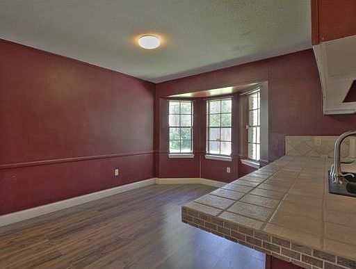5th image of 19 Royal Pine Dr
