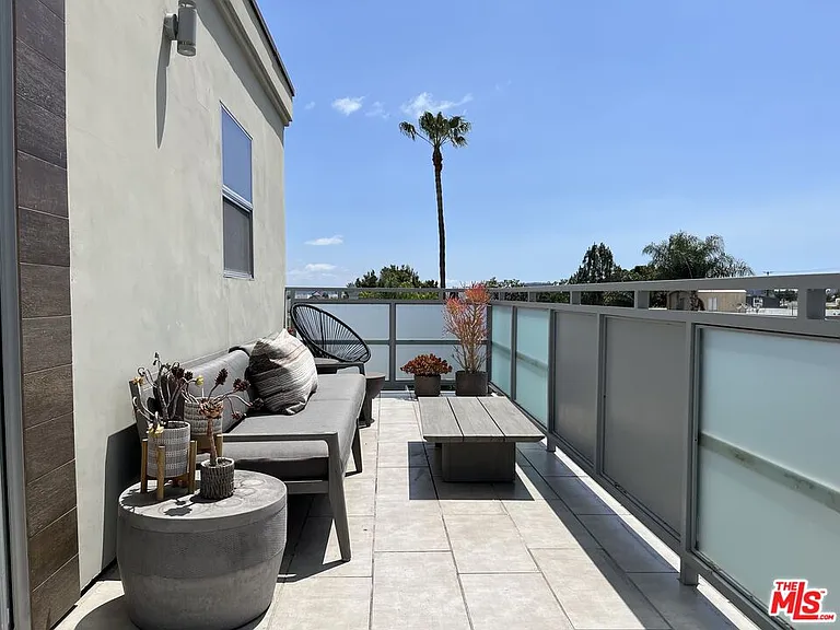 932 N Alfred St #1 — Photo 8