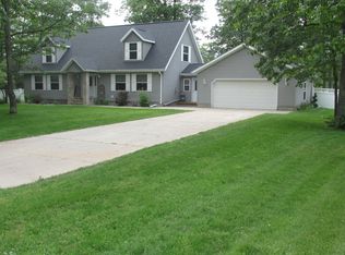 7759 Tipperary Rd, Gladstone, MI 49837