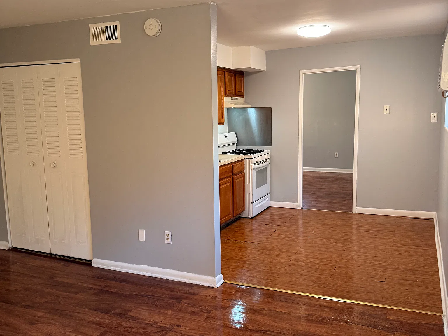 1 bed, 500 sqft, $1,200 — Photo 2