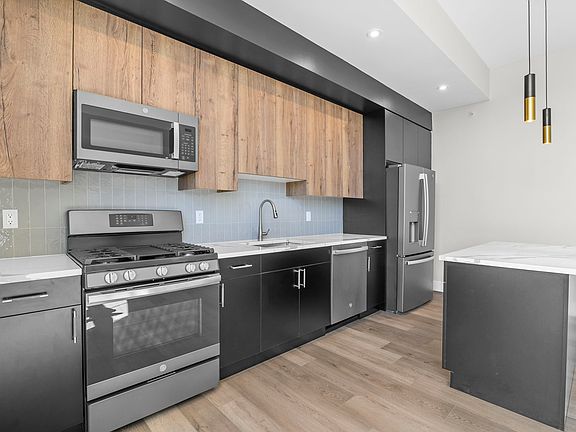 5th image of 2021 Jones Rd #101