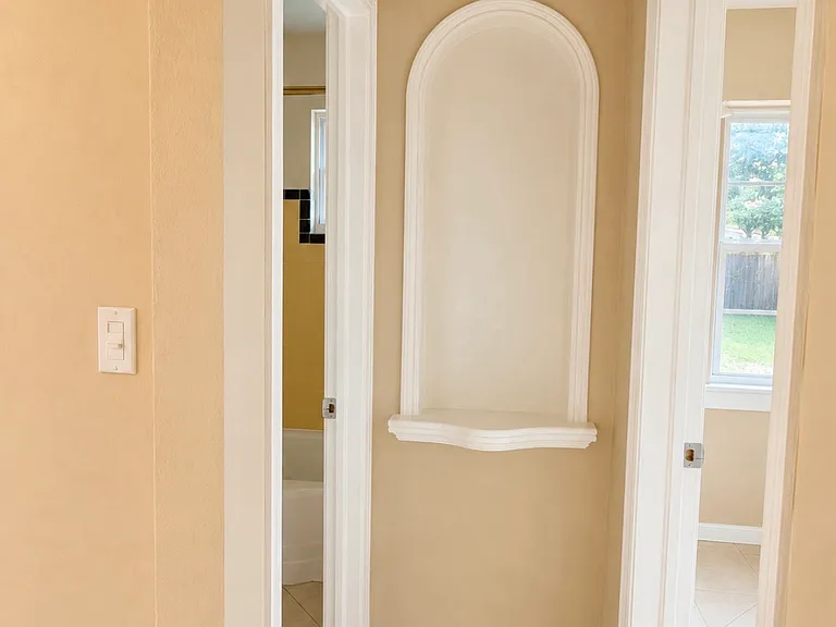 4481 Crestwood Dr N — Photo 8