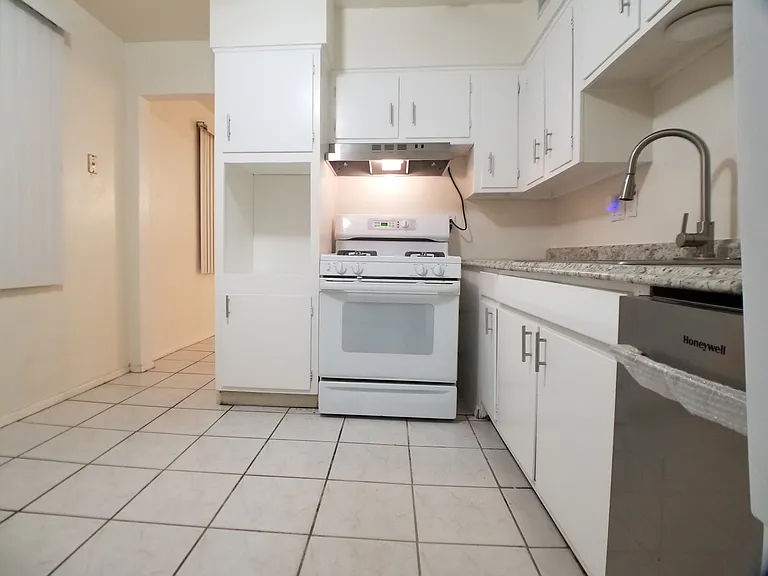 1000 Alvarado Dr SE #A — Photo 15