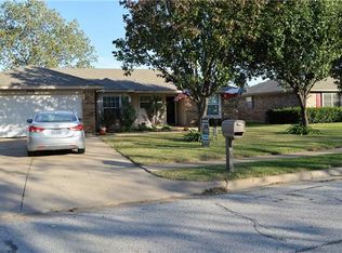 409 Indian Crest Dr, Saginaw, TX 76179