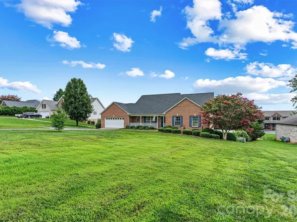 50 Sand Bar Dr, Taylorsville, NC 28681