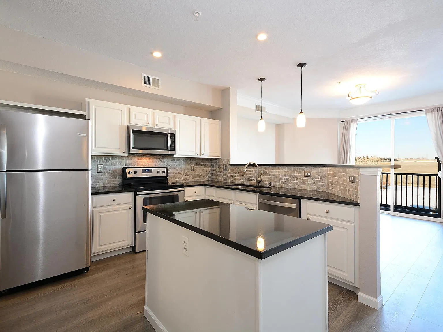 2 bed, 1224 sqft, $2,395 — Photo 3