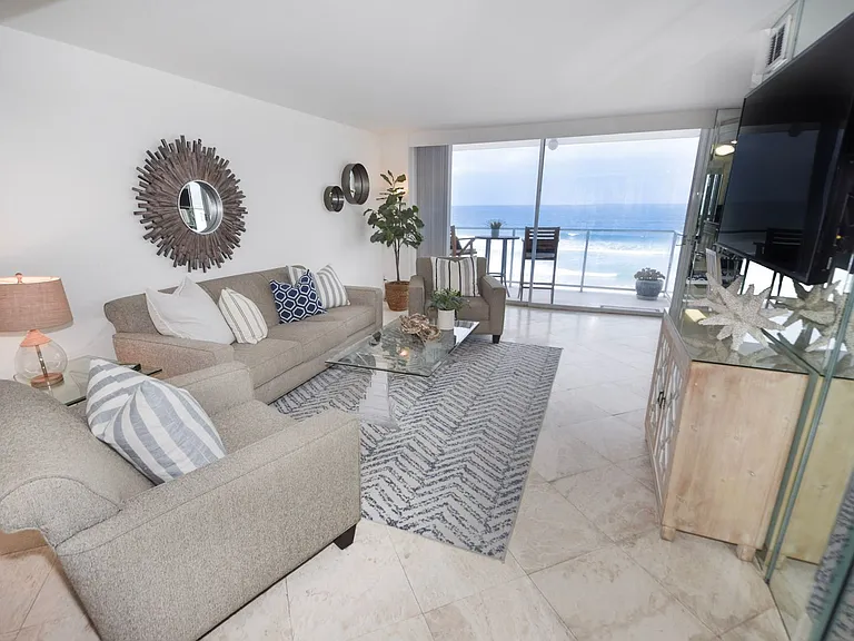 1830 Avenida Del Mundo #508 — Photo 3