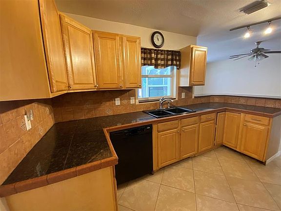 4th image of 3985 Lundale Ave