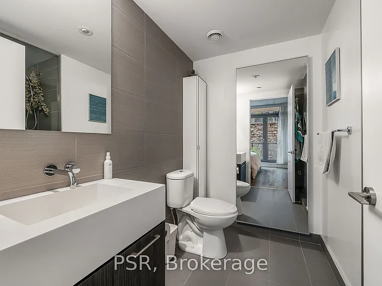 560 King St W #203 — Photo 21