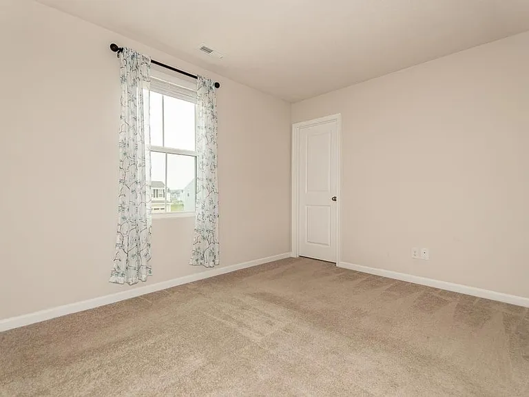 472 Roberta Dr — Photo 13