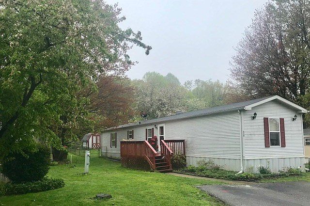1st image of 512 Shadybrook Cir W