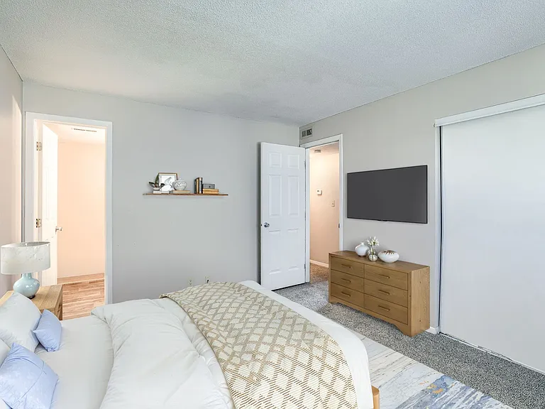 Three Bedroom (Remodel) - 3 Bed / 1.5 Bath - 1,094 Sq.Ft.