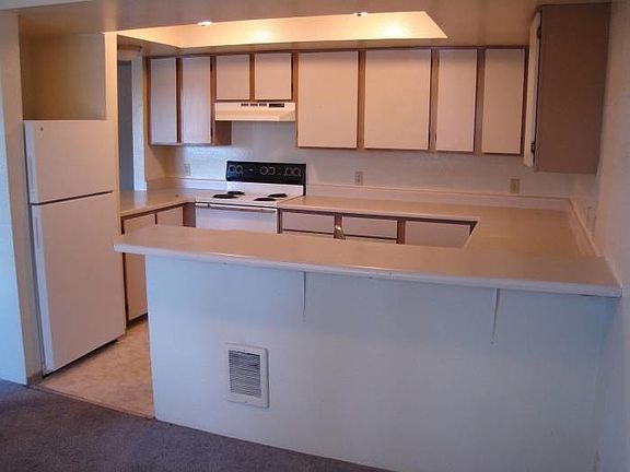 4th image of 10605 16th Avenue Ct S APT 10