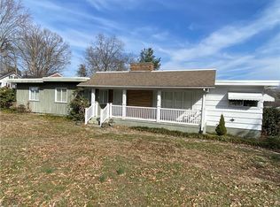 1632 N Main St, Mount Airy, NC 27030