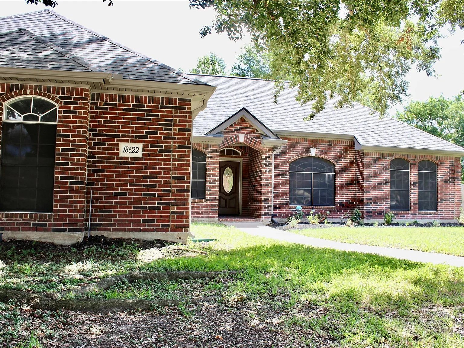3 bed, 3.0 bath, 2003 sqft, $2,200 — Photo 3