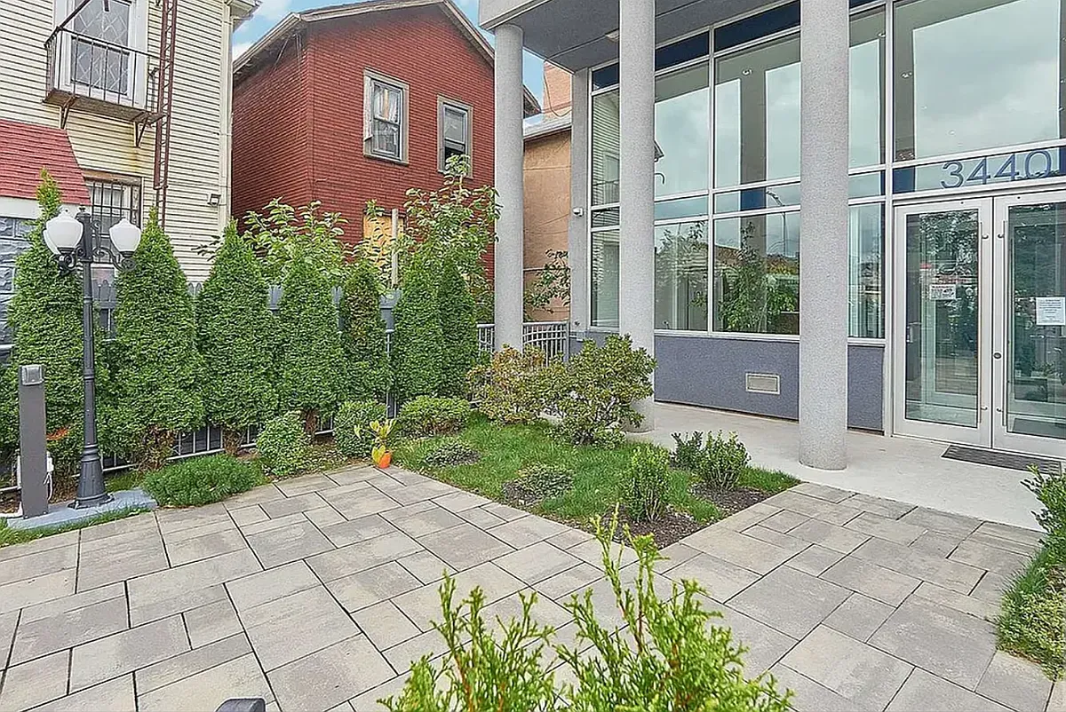 Building Photo - 3440 Guider Ave #4E