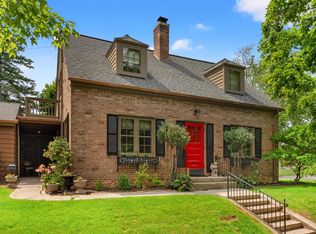 954 N 5th St, Manitowoc, WI 54220