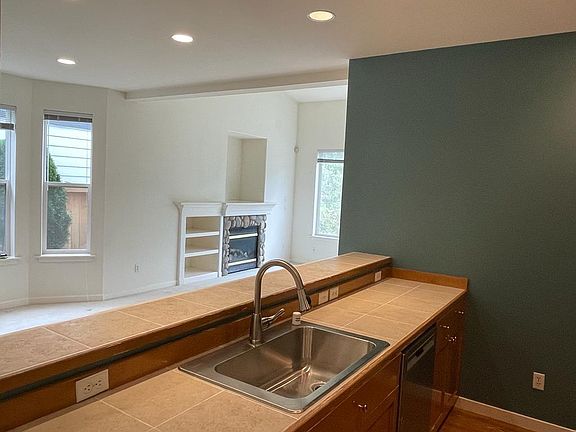 5th image of 707 239th Ln SE