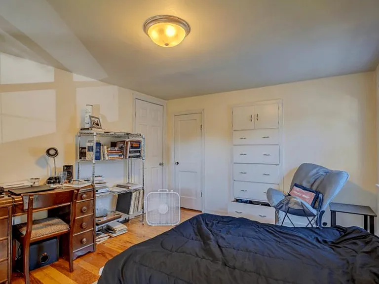 2821 Commercial Ave — Photo 7