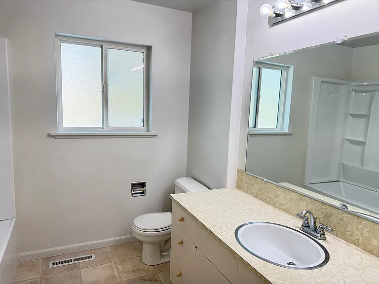 950 Taney Ln — Photo 15
