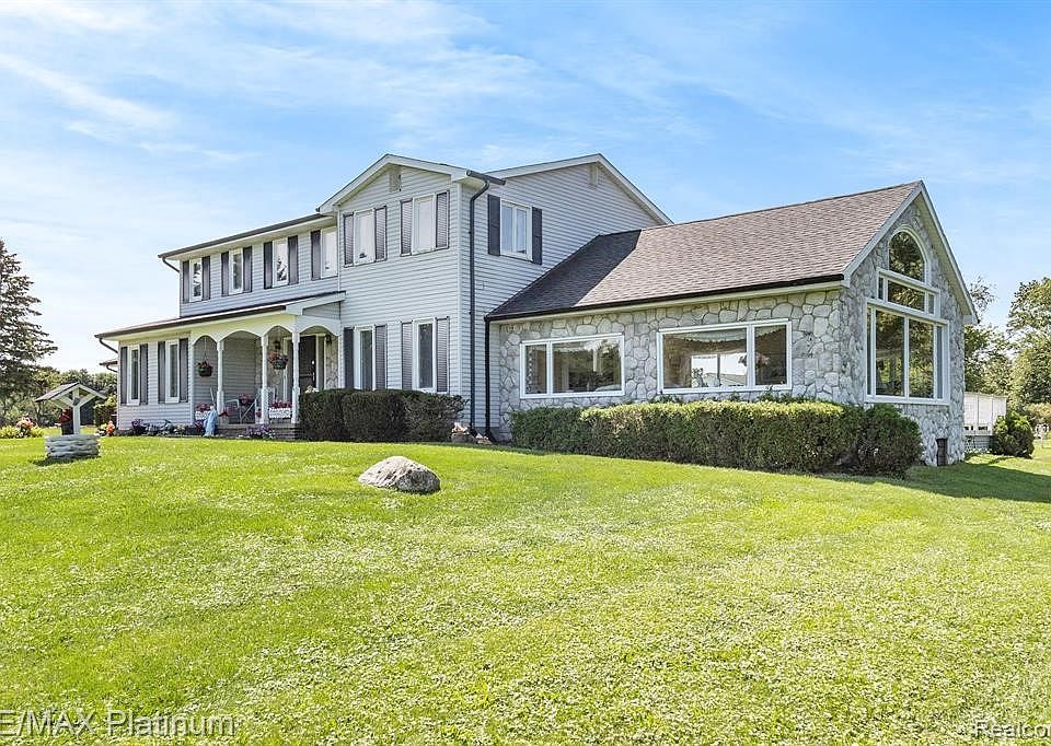 2nd image of 2100 White Birch Trl