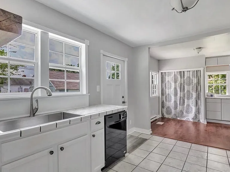 2608 Grant St — Photo 13