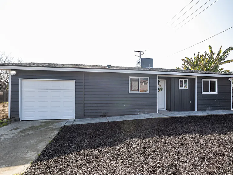 1223 W Riggin Ave — Photo 7