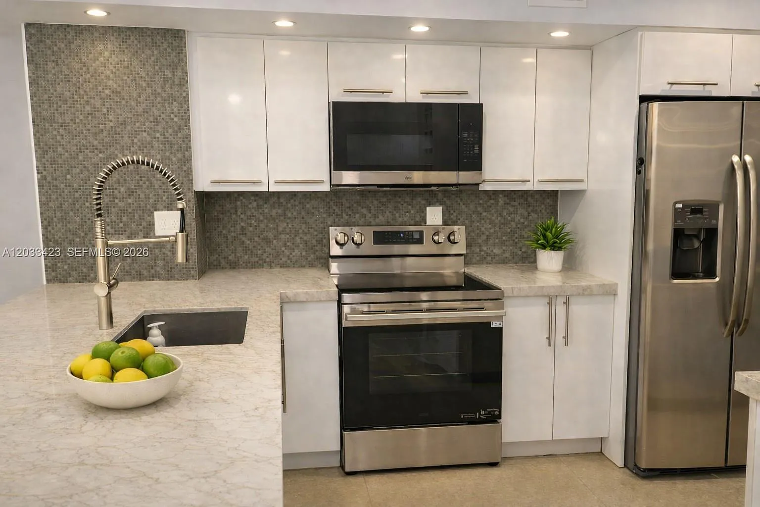 Royal Grand Condo — Photo 1
