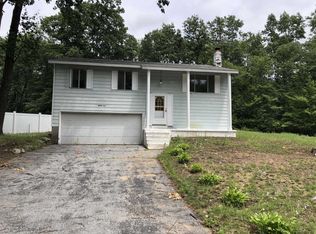 84 Quevic Dr, Saratoga Springs, NY 12866