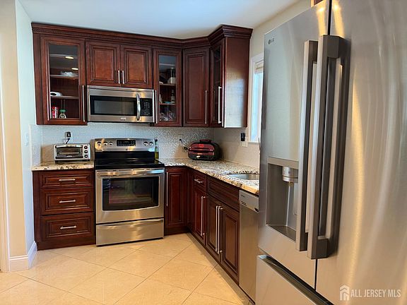 5th image of 652 Ardmore Rd #A