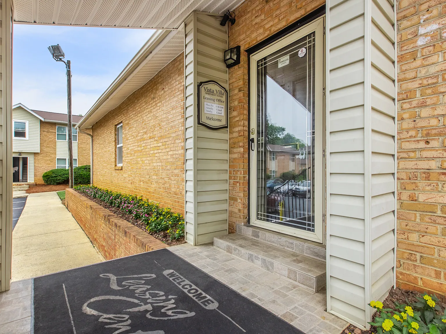 Vista Villa Apartment Homes — Photo 3