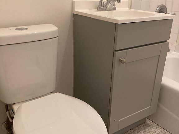 5th image of 325 Franklin St APT 2