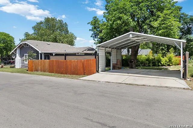 944 Fulton Ave — Photo 34