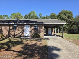 4 Queens Haven Ct, Hubert, NC