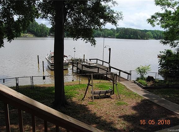 4th image of 335 Paradise Cir