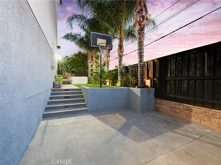 7330 De Soto Ave — Photo 34